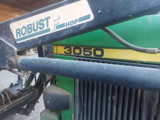 Tractor John Deere 3050 con pala