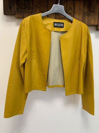 Giacca ecopelle gialla corta