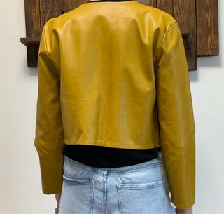 Giacca ecopelle gialla corta