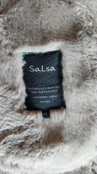 Chaqueta gris con pelo sintético