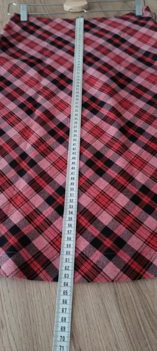 Falda de cuadros rojo y negro