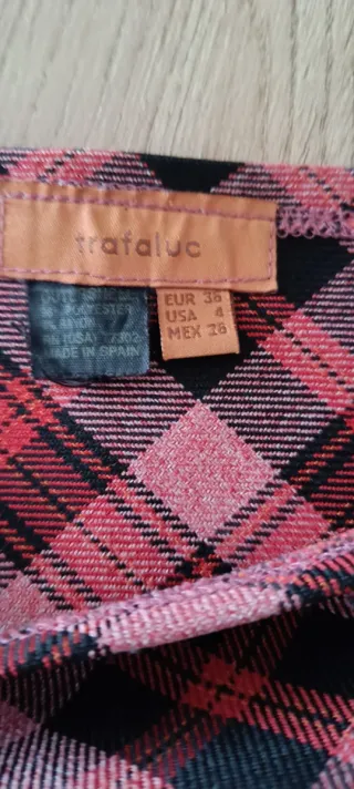 Falda de cuadros rojo y negro
