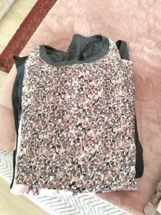 Camisetas, es un lote tal cual, estampadas y lisas