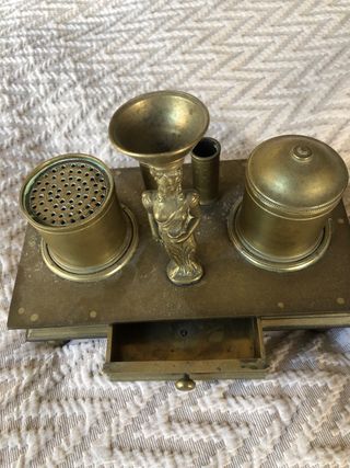 Escribanía de bronce antigua