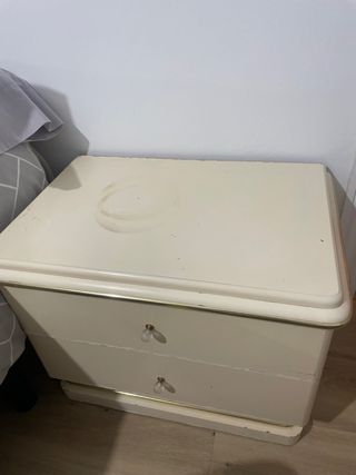 Cómoda y Mesitas Vintage Beige y Dorado