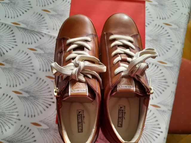 Zapatos Pikolinos Marrones