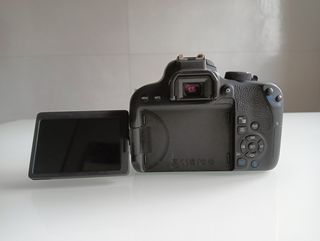 Canon EOS 800D + Yongnuo 50mm + Sigma 17-50mm