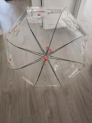 Paraguas transparente con llamas