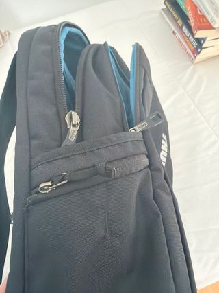Mochila Thule Negra con Forro Azul