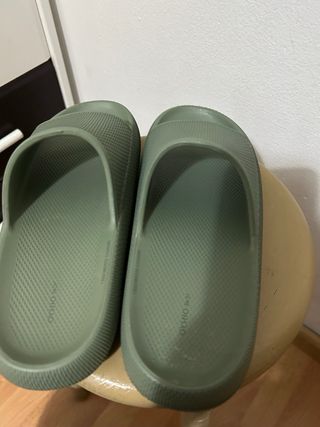 Chanclas verdes para piscina