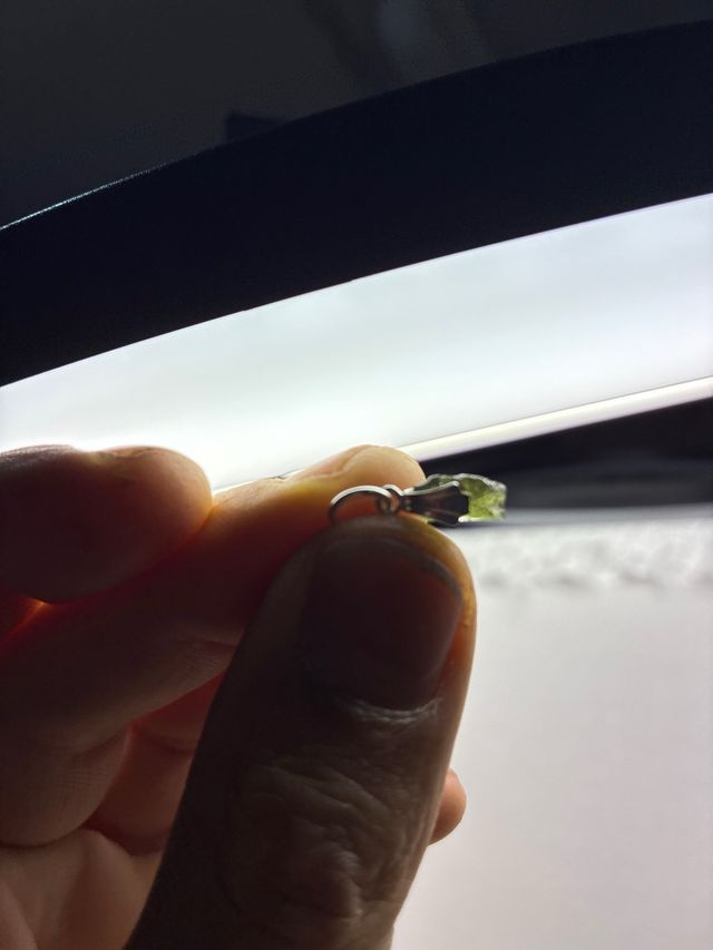 Ciondolo in Argento con Minerale Moldavita Naturale