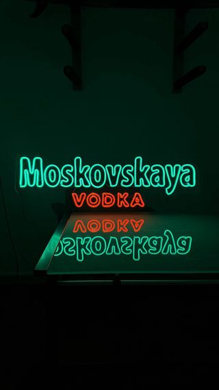Letrero Neón Moscovskaya Vodka