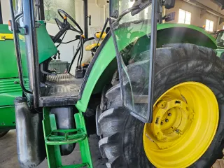 Tractor John Deere 6215