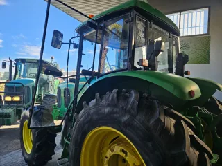 Tractor John Deere 6215