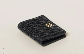 Monedero Miu Miu Negro Piel Acolchado