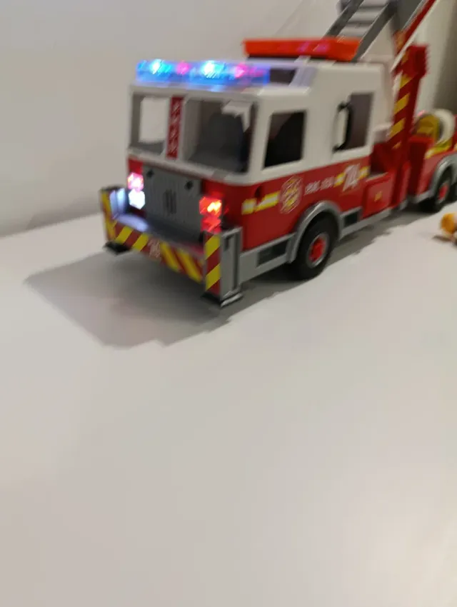 Playmobil 70935 Camión Bomberos con luces