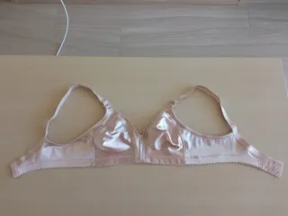 Sujetadores blanco y beige