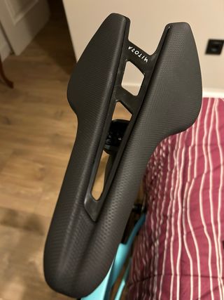 Sillín Velomann Mitora Carbono 139mm Nuevo