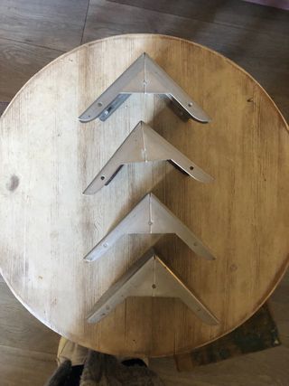 4. Escuadras de Acero para Muebles