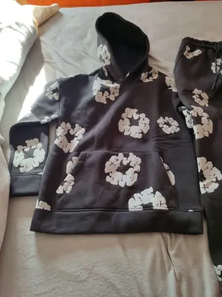 Conjunto chándal gris estampado flores