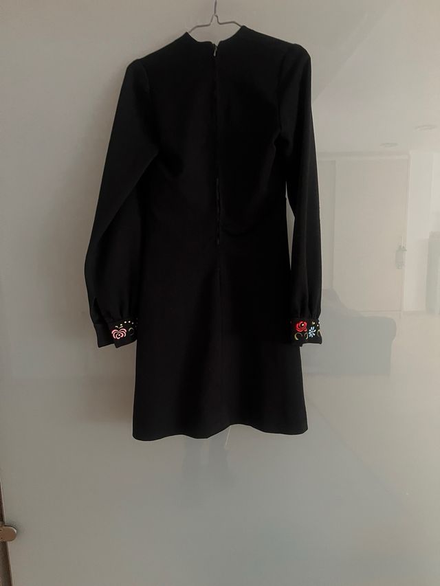 Vestido vintage negro bordado a mano