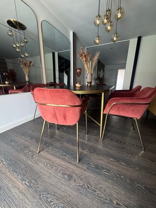 Conjunto de 6 sillas de terciopelo terracota y oro