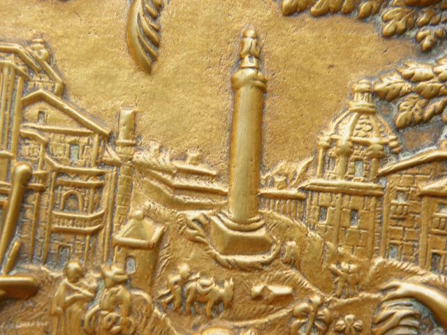 Plato de Bronce Detallado Arte