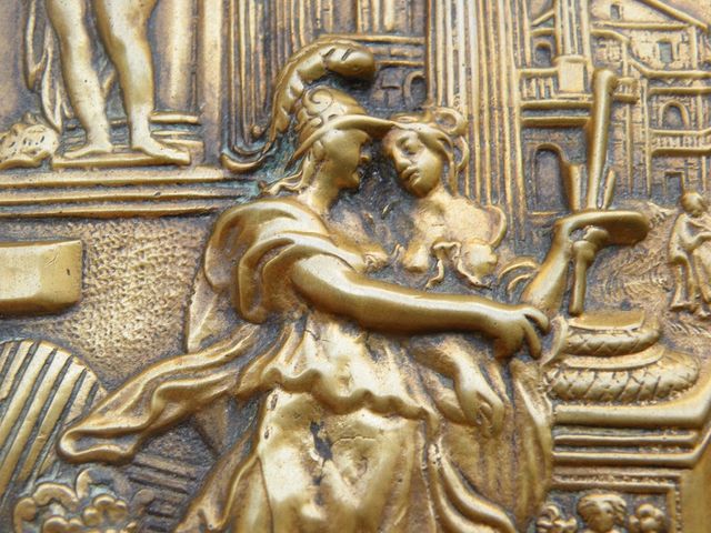 Plato de Bronce Detallado Arte