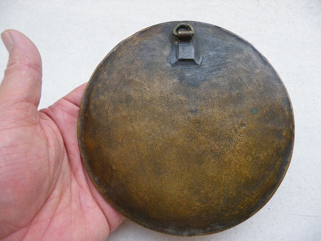 Plato de Bronce Detallado Arte