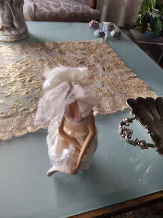 Muñeca de porcelana vintage