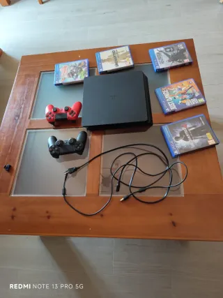 Consola PS4 Negra + 4 Juegos + Mandos