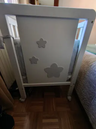 Cuna bebé con chichonera, edredón y colchón