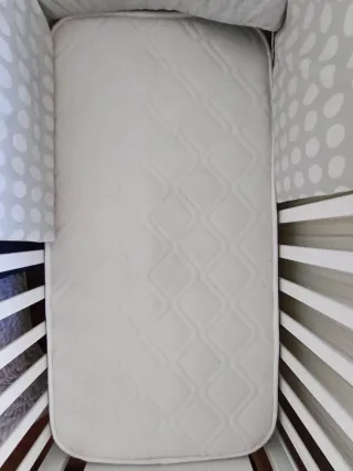 Cuna bebé con chichonera, edredón y colchón