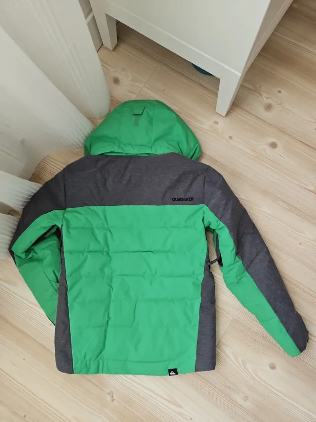 Abrigo Quiksilver verde y gris