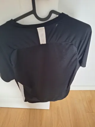 Camiseta deportiva Nike negra