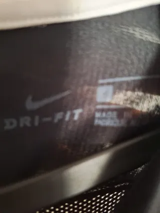 Camiseta deportiva Nike negra