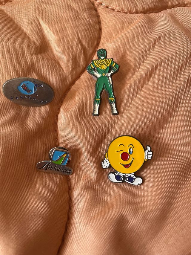 Lote de 4 pines coleccionables