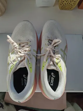 Zapatillas Asics Running Mujer Beige y Rosa t40