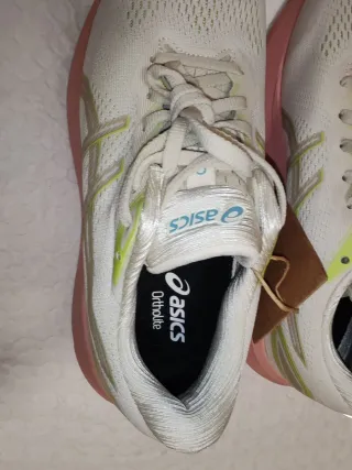 Zapatillas Asics Running Mujer Beige y Rosa t40