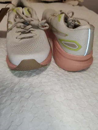 Zapatillas Asics Running Mujer Beige y Rosa t40