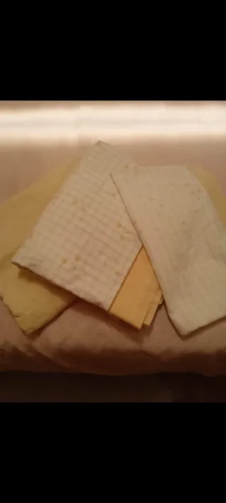 LENZUOLA CON UN REGALO