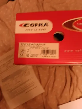 Zapatos de seguridad marrones y negros