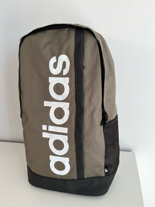 Mochila Adidas Verde caqui y Negra