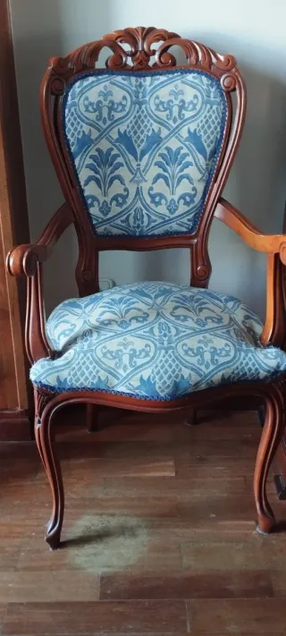 Mesa de comedor y 6 sillas tapizadas