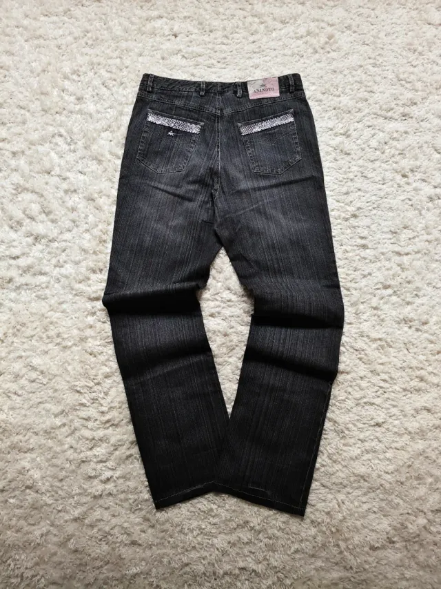 Pantalón vaquero gris oscuro