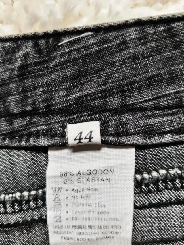 Pantalón vaquero gris oscuro