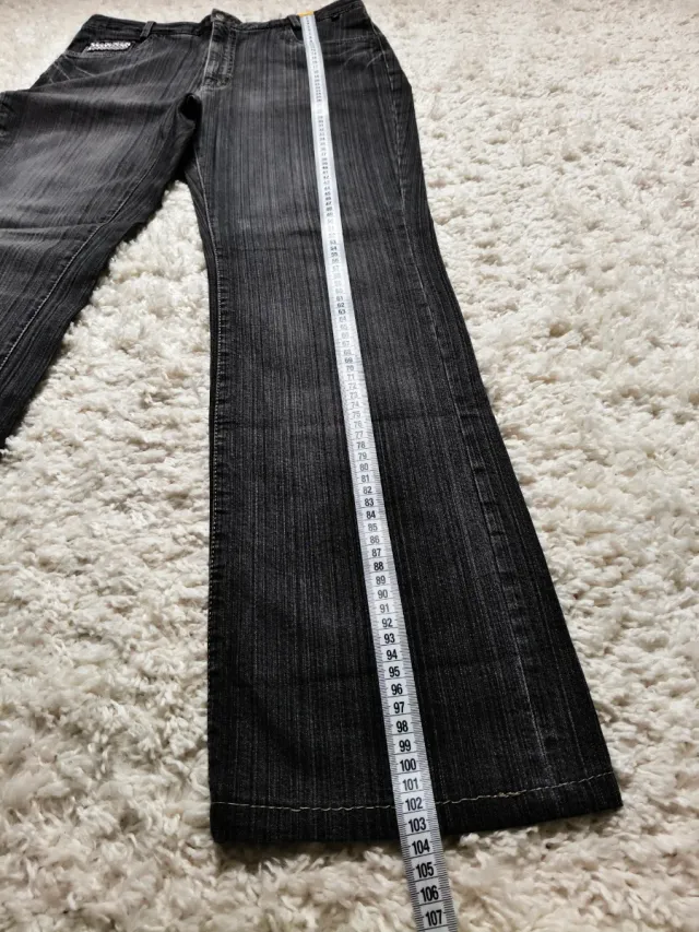 Pantalón vaquero gris oscuro