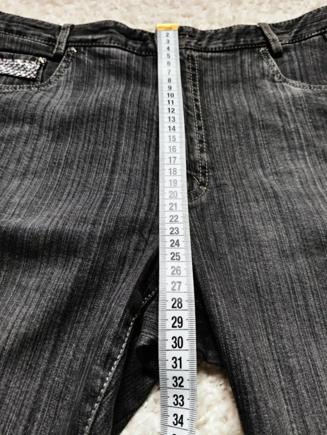 Pantalón vaquero gris oscuro