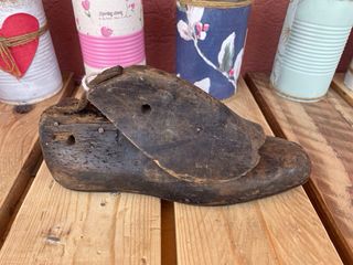 Antigua horma de zapatero de madera