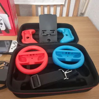 Nintendo Switch OLED con accessori e controller extra